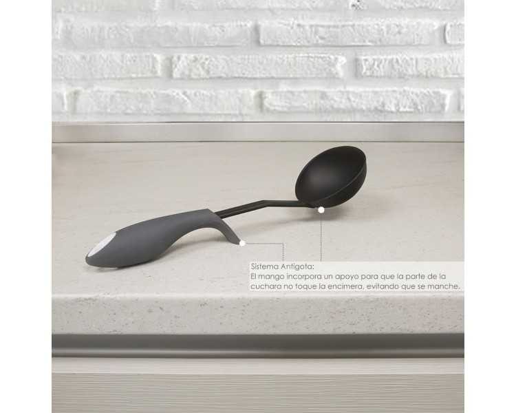 Cucharon Servir Cocina Nylon Con Mango Antigotas Engomado 32 x 9,8 cm.